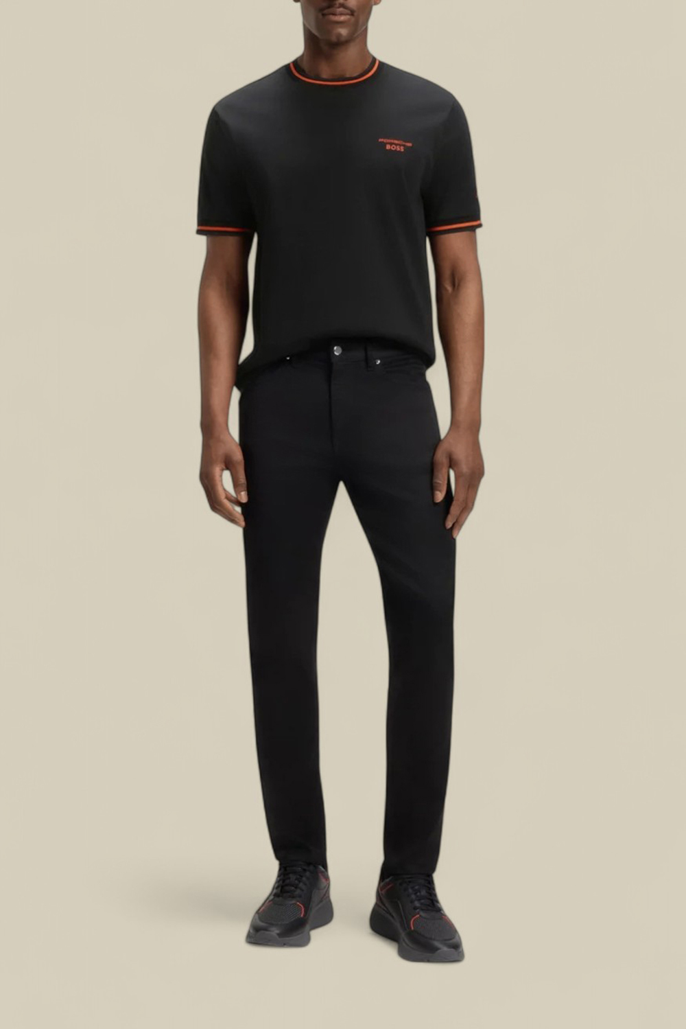 תמונת כל הלוק של בוס X פורשה חולצת טי